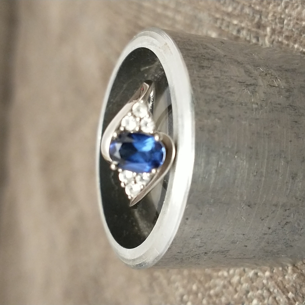Beautiful 10k white gold blue sapphire ring with diamonds